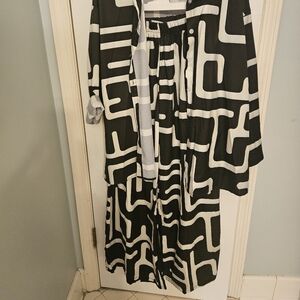 2 piece suit size 2xl pants are long I'm 5'8 and they come down to my feet.